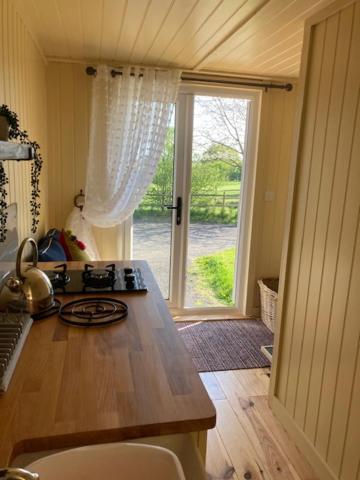 Neddys Rest Luxury Horsebox Stay Battle Extérieur photo