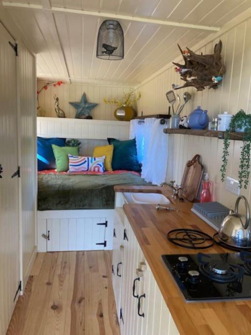 Neddys Rest Luxury Horsebox Stay Battle Extérieur photo